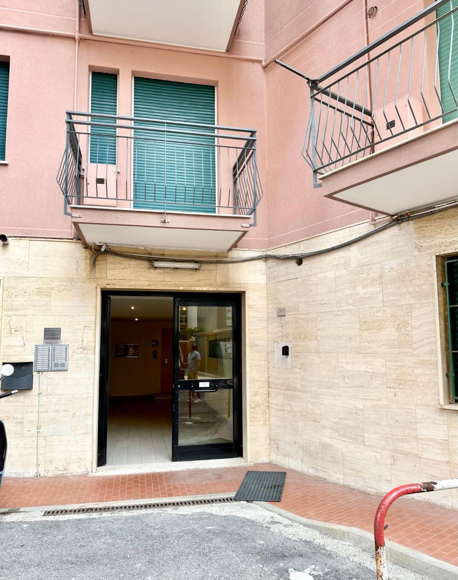 Hostdomus - Pietra Blu Apartment Pietra Ligure Exterior photo